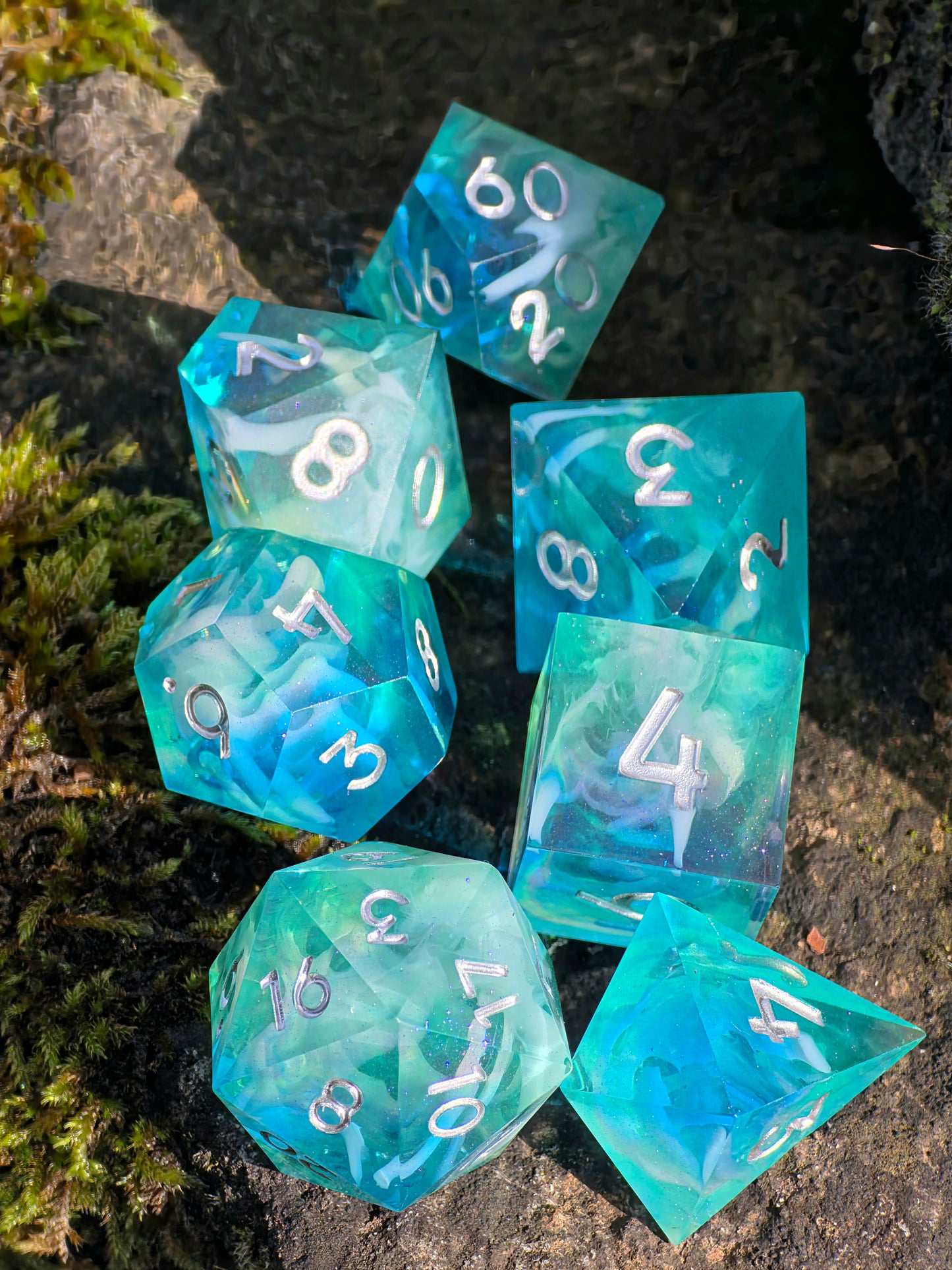 Polyedrischer DnD Würfelset 7 Stück – Ocean Mist Cloud Dice | Handgemachte Resin Würfel in Blau Türkis Zitronen Transparent mit Cloud-Effekt