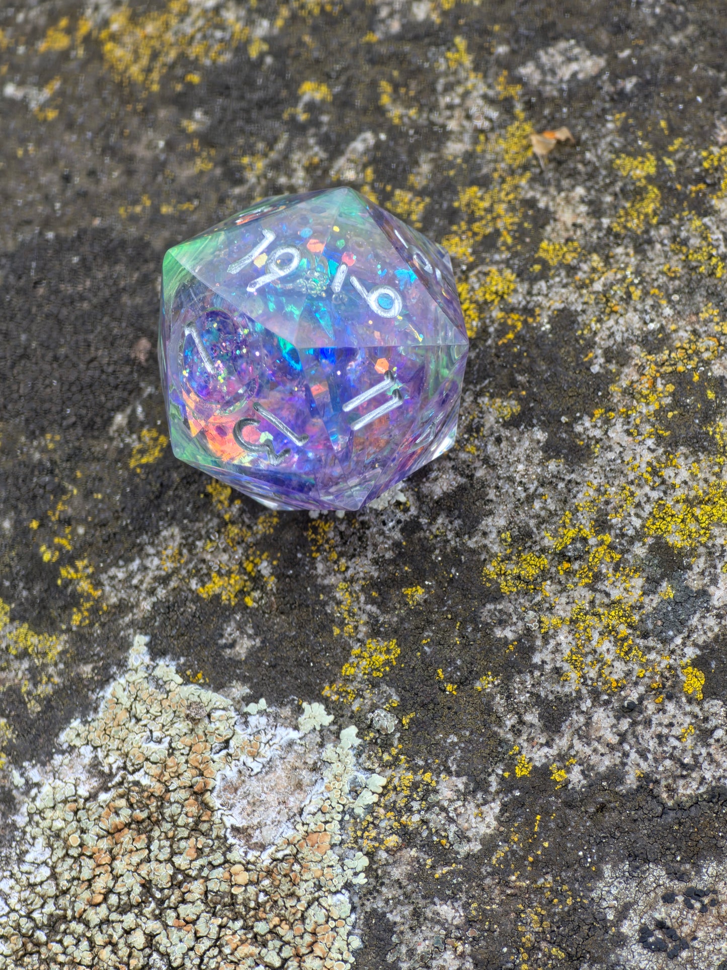 Einzeln D20 Liquid Core Acid Zitrone – Handgemachter Resin Würfel für DnD, Pen and Paper & TTRPG