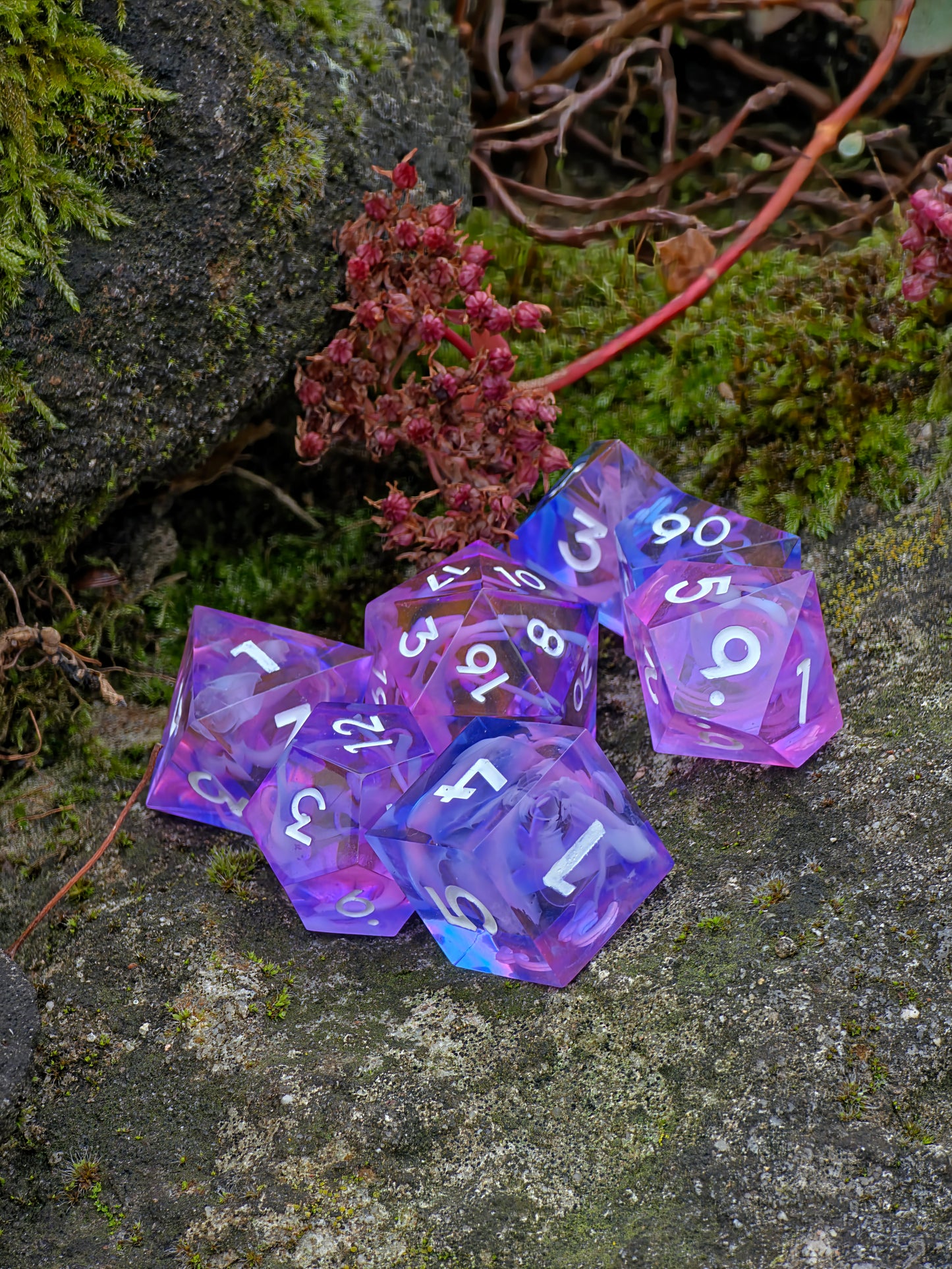 Polyedrischer Aurora DnD Würfelset 7 Stück – Cloud Nebula Mystic Blossom Dice | Handgemachte Resin Würfel in Lila Rosa Blau | TTRPG Fantasy