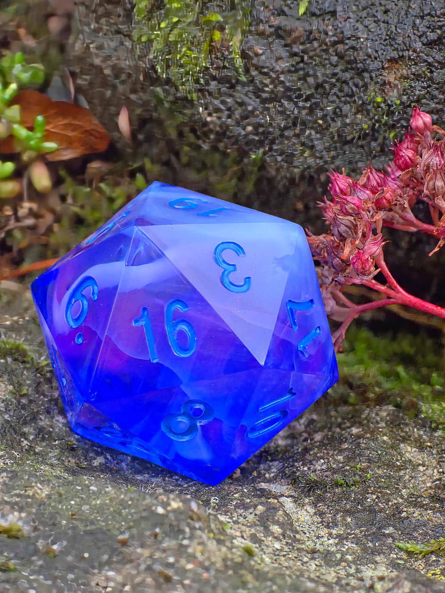 Polyedrischer Ozean Blau & Nebel Effekt D20 Würfel 35mm – L Format Chonk Dice | Handgemachter RPG Würfel in Blau Violett, Galaxy Dice,dnd
