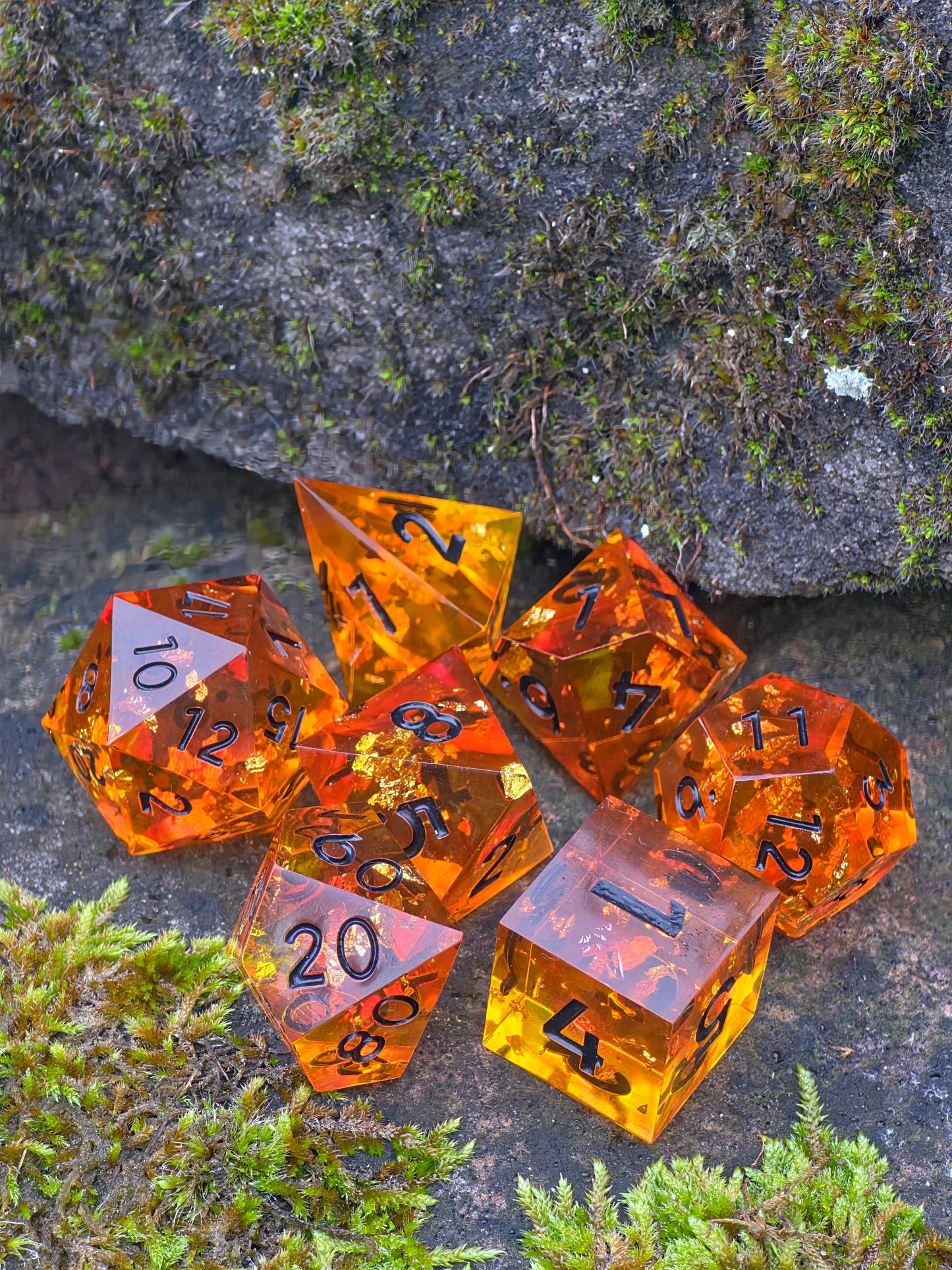 Polyedrisches DnD-Würfelset 7 Stück – Amber Bernstein Dice Set | Handgemachte Resin Würfel in Gold Orange Transparent | TTRPG DnD Pathfinder