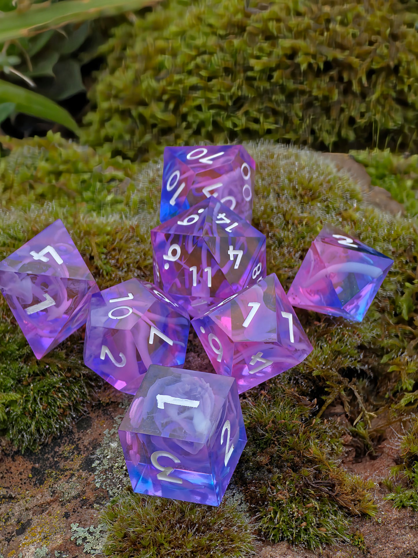 Polyedrischer Aurora DnD Würfelset 7 Stück – Cloud Nebula Mystic Blossom Dice | Handgemachte Resin Würfel in Lila Rosa Blau | TTRPG Fantasy