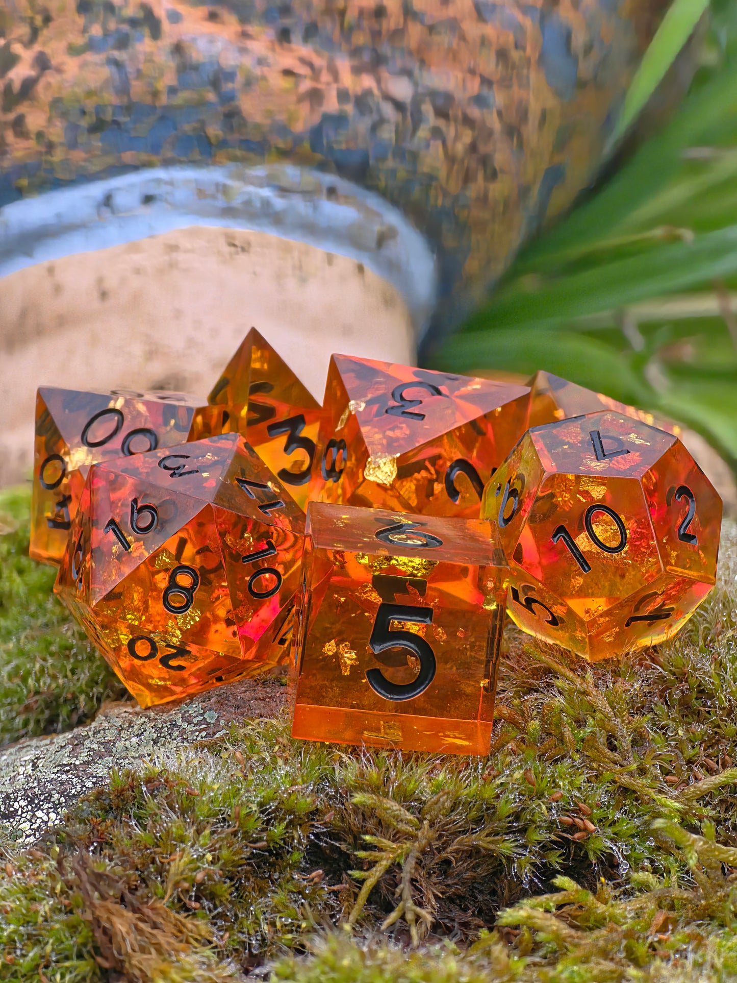 Polyedrisches DnD-Würfelset 7 Stück – Amber Bernstein Dice Set | Handgemachte Resin Würfel in Gold Orange Transparent | TTRPG DnD Pathfinder