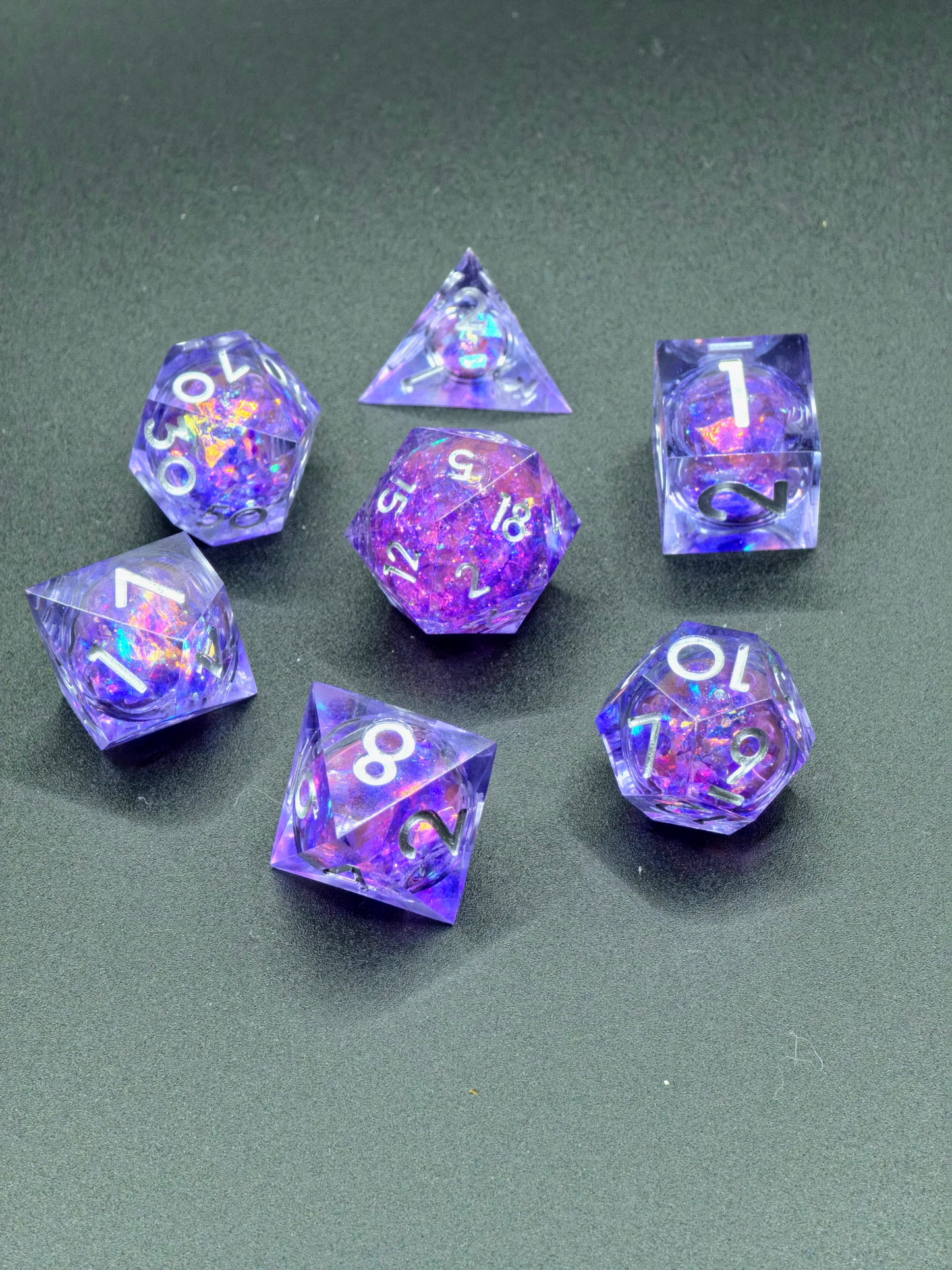 Polyedrischer Amethyst Liquid Core DnD Würfelset 7 Stück – Handgemachte Resin Dice mit flüssigem Kern & holografischem Glanz | Meteoriten