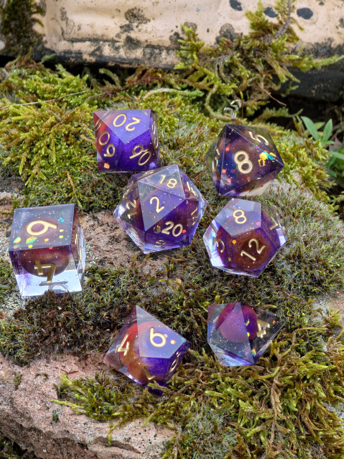 Polyedrischer Planeten Kosmos DnD Würfelset 7 Stück – Handgemachte Resin Dice mit Universum-Effekt & goldenen Zahlen | Galaxy Fantasy Würfel