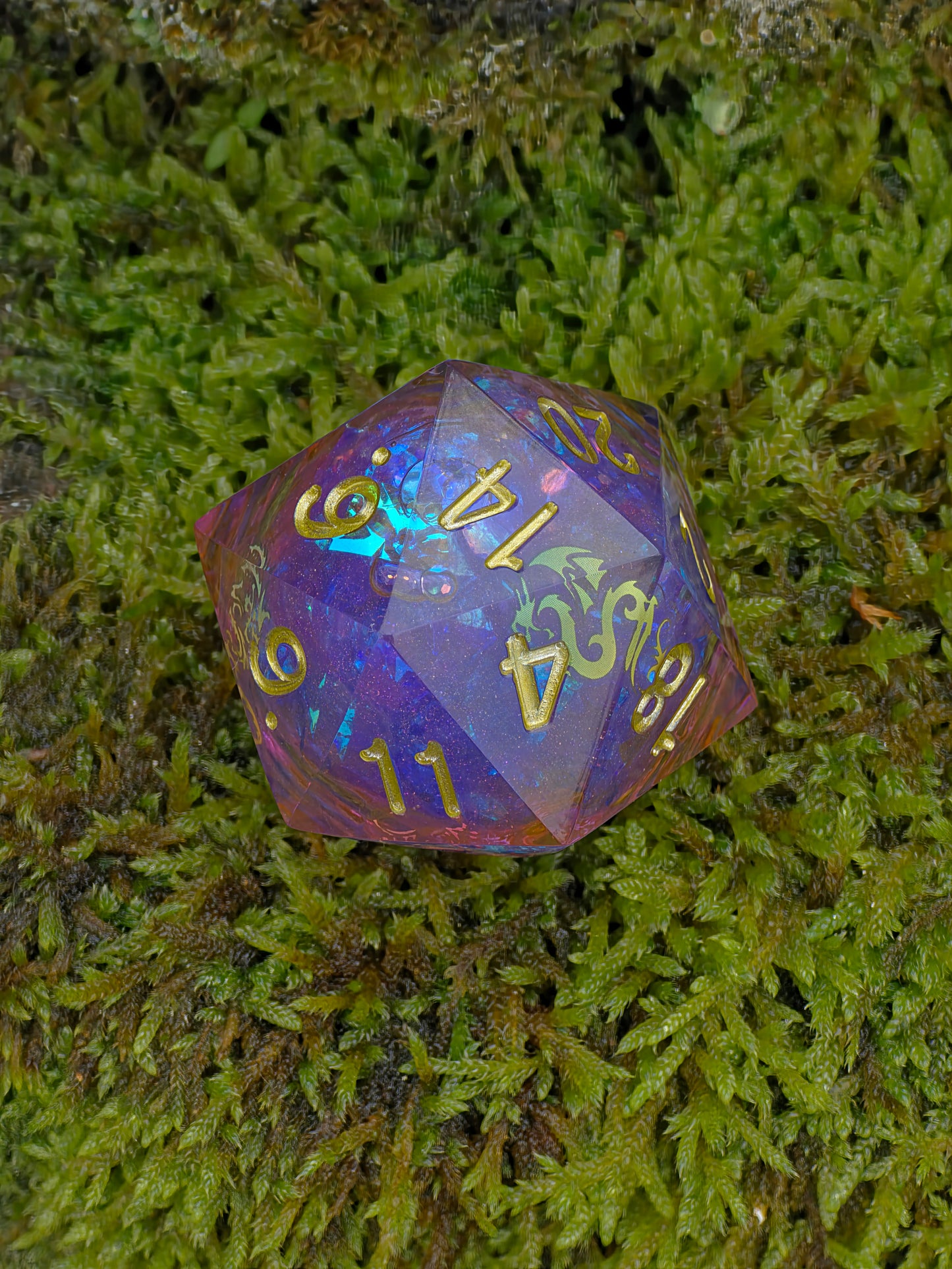 Polyedrischer Chonk D20 Liquid Core Dice 35 mm – Dragon Spirit Edition | Handgemachter Resin Würfel mit Drachen & Galaxy Look | DnD Dice