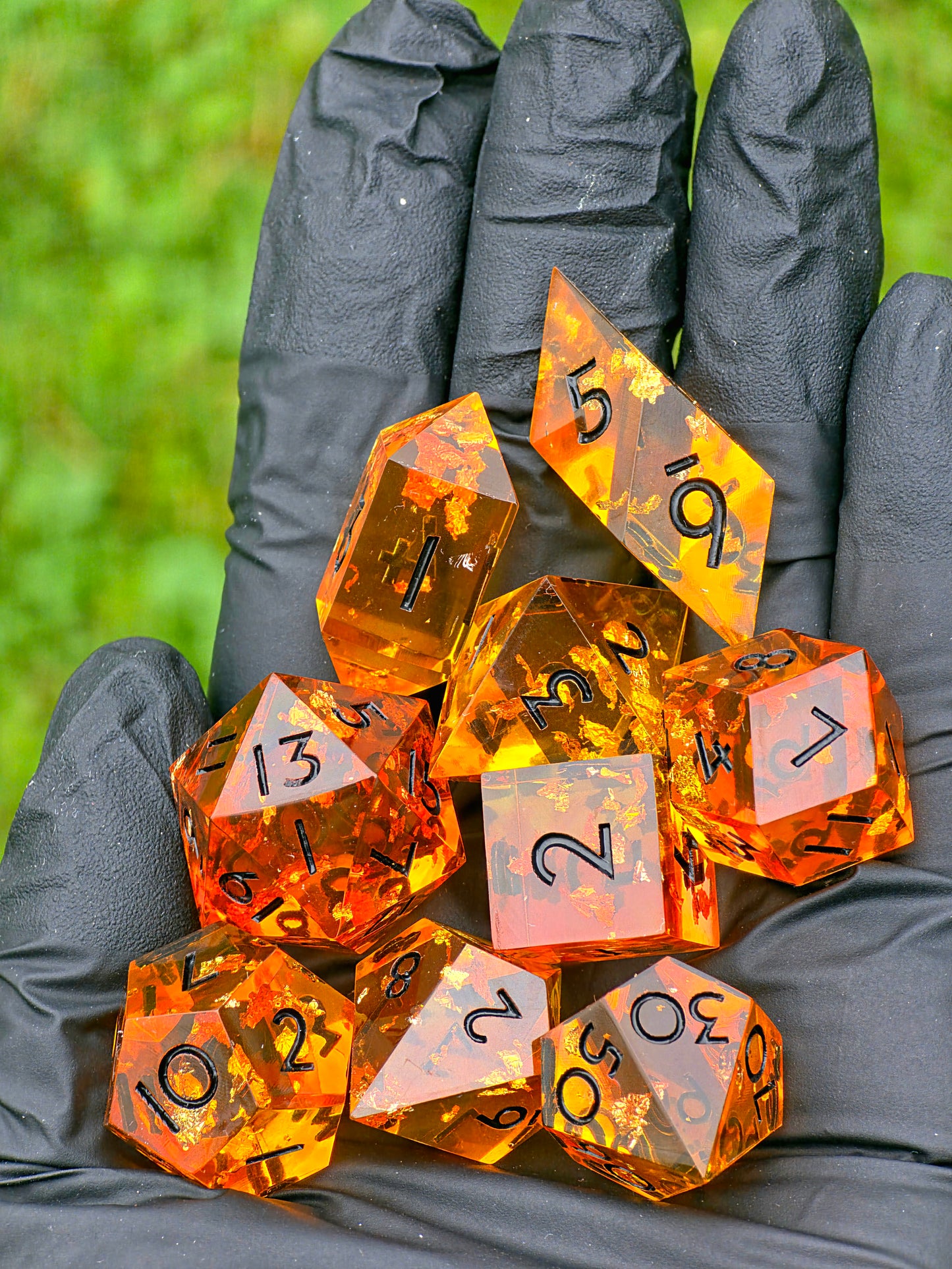 Polyedrisches DnD-Würfelset 9 Stück – Amber Bernstein Dice Set | Handgemachte Resin Würfel in Gold Orange Transparent | Kristall & Raute