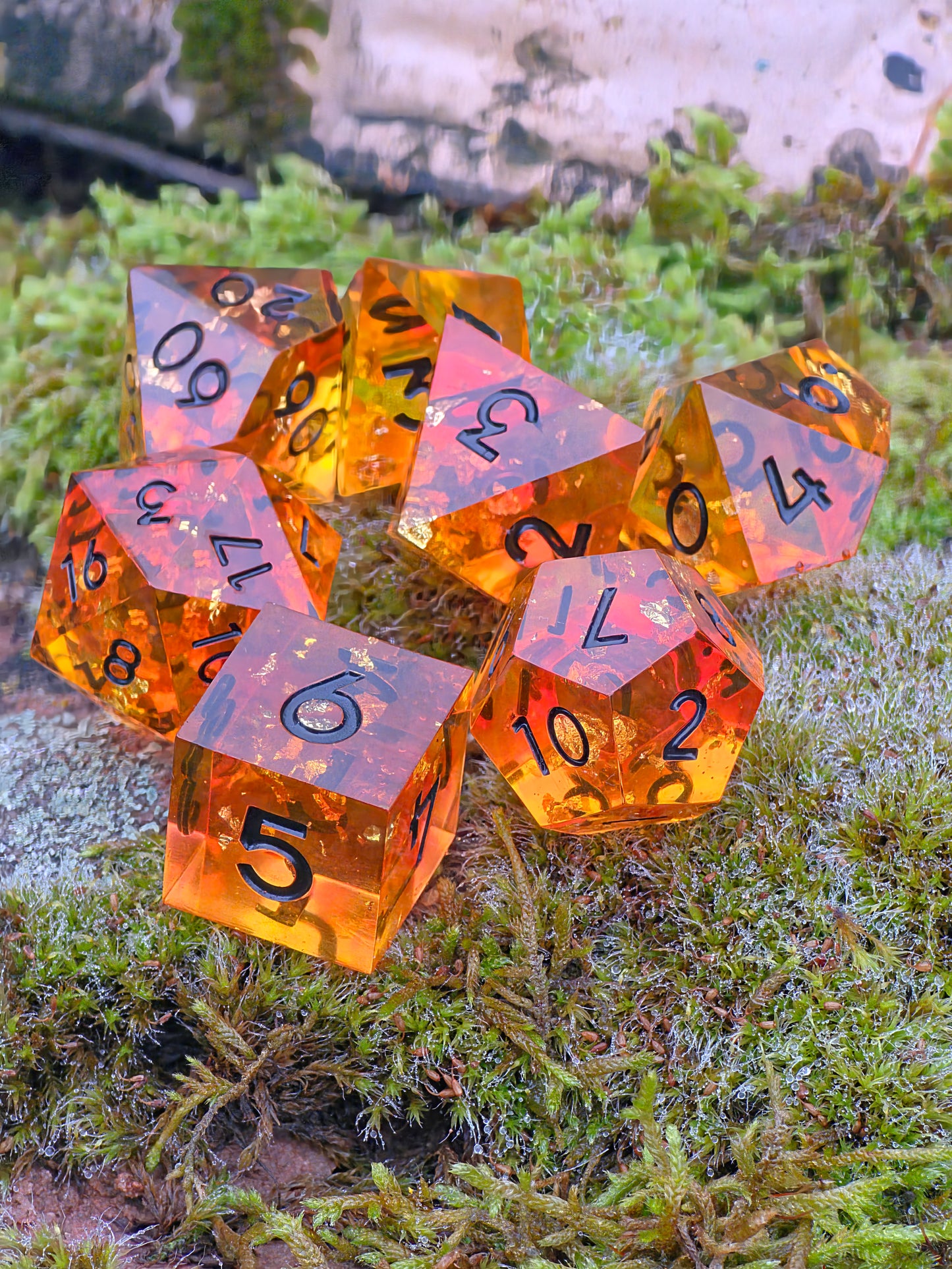 Polyedrisches DnD-Würfelset 7 Stück – Amber Bernstein Dice Set | Handgemachte Resin Würfel in Gold Orange Transparent | TTRPG DnD Pathfinder