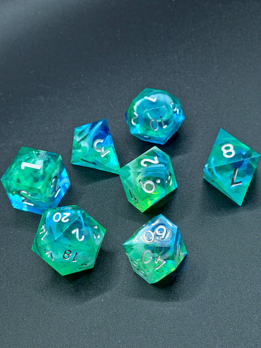 Polyedrischer DnD Würfelset 7 Stück – Ocean Mist Cloud Dice | Handgemachte Resin Würfel in Blau Türkis Zitronen Transparent mit Cloud-Effekt