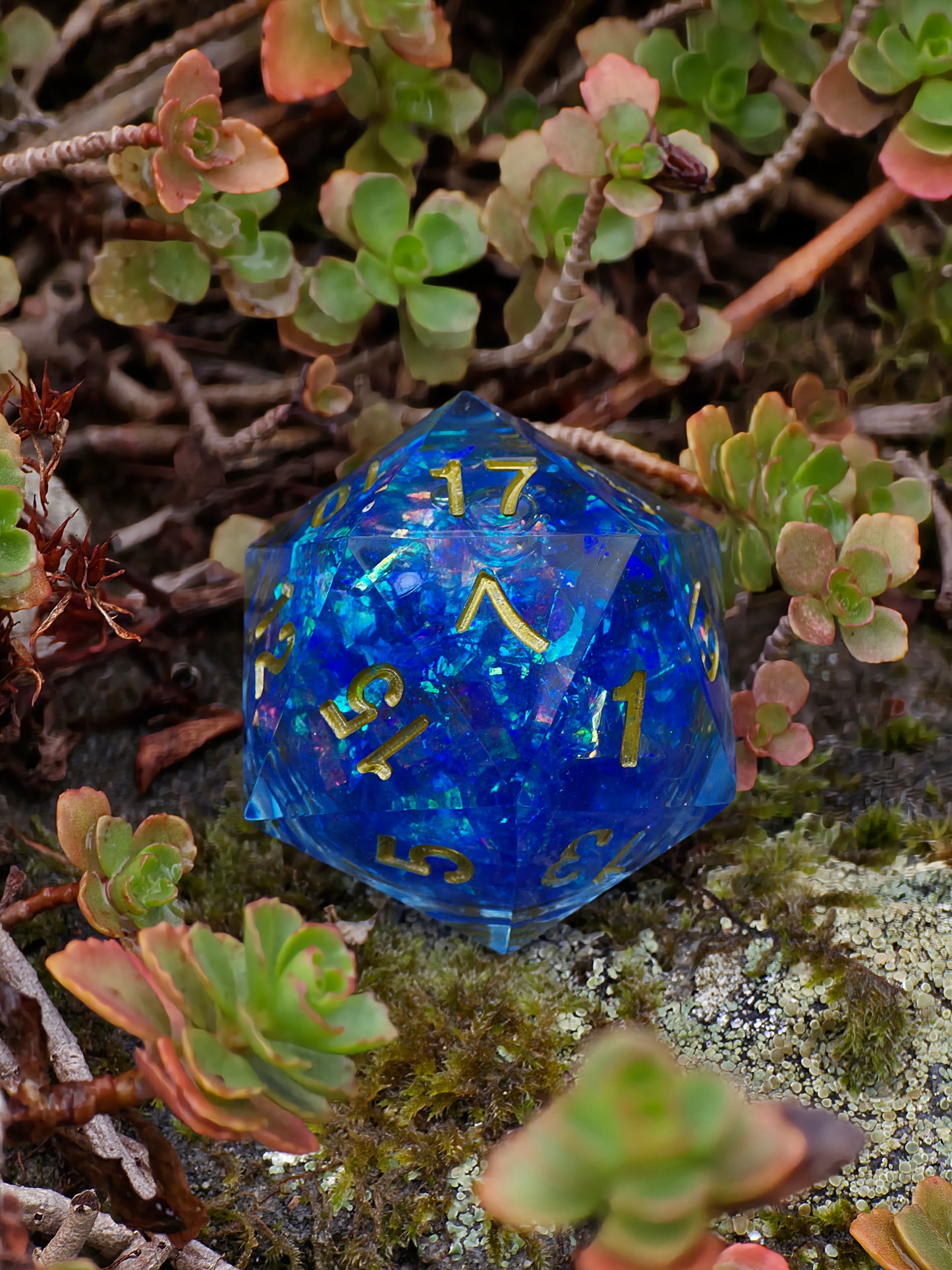 Chonk Polyedrischer D20 Würfel 35 mm – Liquid Core Blau mit goldenem Schimmer – Inspiriert von Arcane – Resin Würfel für DnD & TTRPG