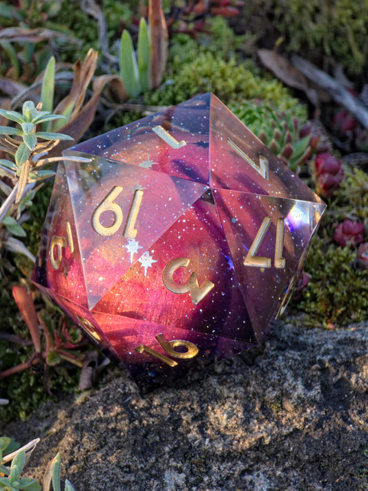 Polyedrischer D20 XL 55 mm – Planet Mars Dice | Handgemachter Resin Würfel mit Galaxie-Effekt & Goldzahlen | Universum Würfel für DnD, TTRPG