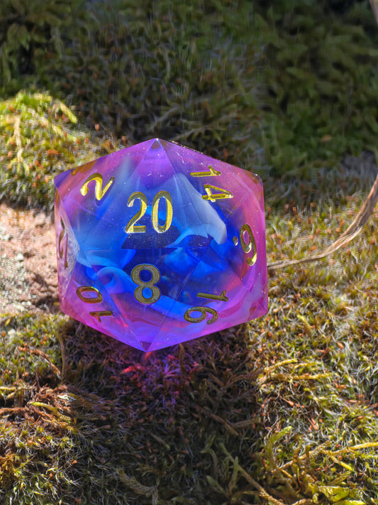 Polyedrischer Nebula Cloud D20 Würfel 35mm – L Format Chonk Dice | Handgemachter RPG Würfel in Blau & Violett, Galaxy Dice,dnd