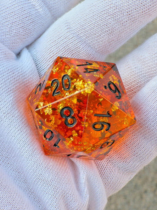 Chonk Polyedrischer D20 Würfel 35mm im Bernstein Stil – Handgemachter Large Resin Amber Dice für DnD, TTRPG & Sammler