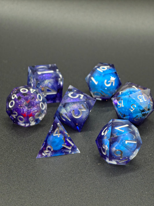 Polyedrischer Planeten Kosmos DnD Würfelset 7 Stück – Galaxy Blue Universe Dice | Handgemachte Resin Würfel mit Planeten Pen&Paper TTRPG