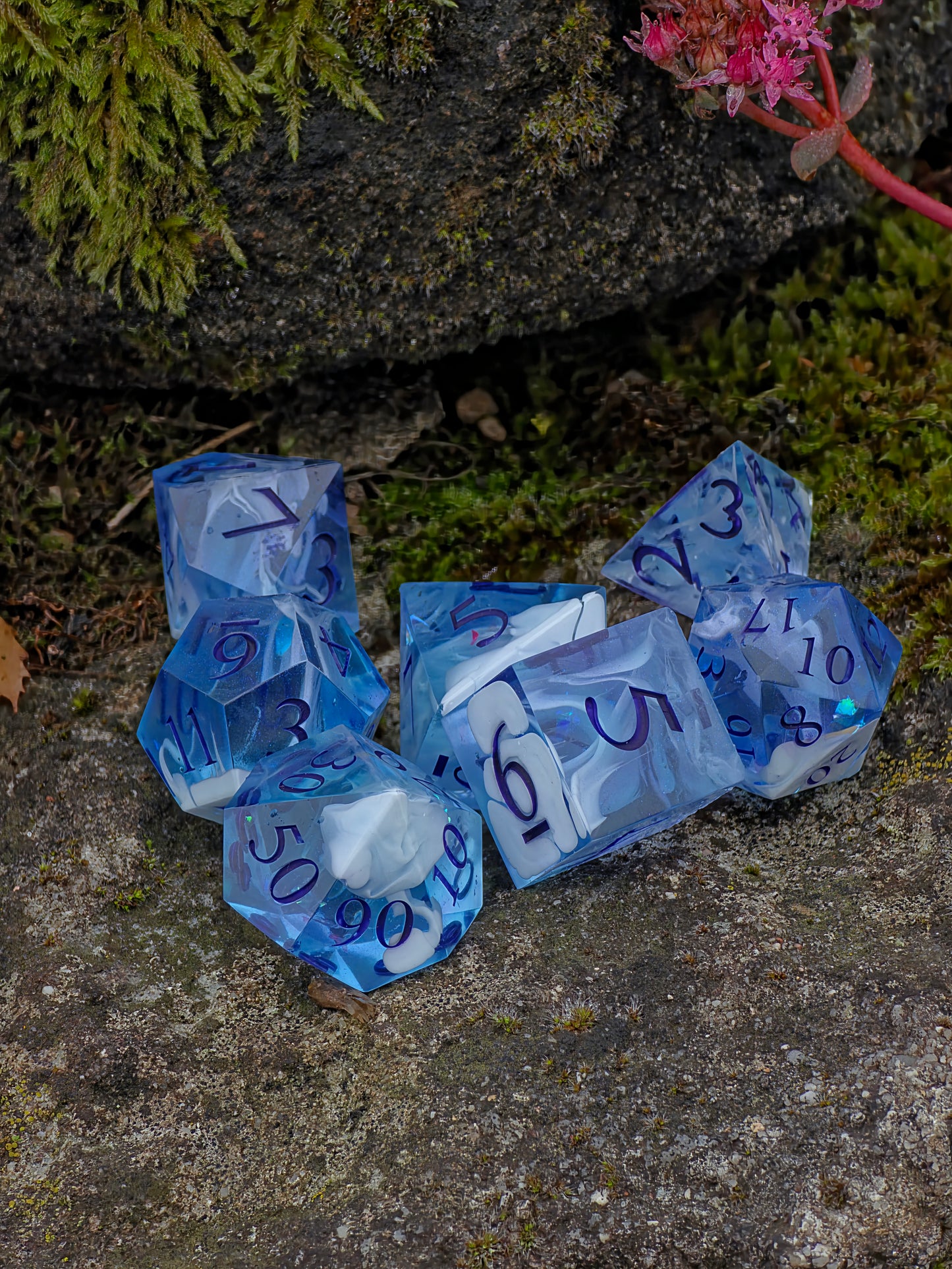 Handgemachtes DnD Würfelset 7 Stück – Polyedrische Resin Dice – Himmel im Hand, Wolken Design – Für Dungeons and Dragons, TTRPG & Sammler
