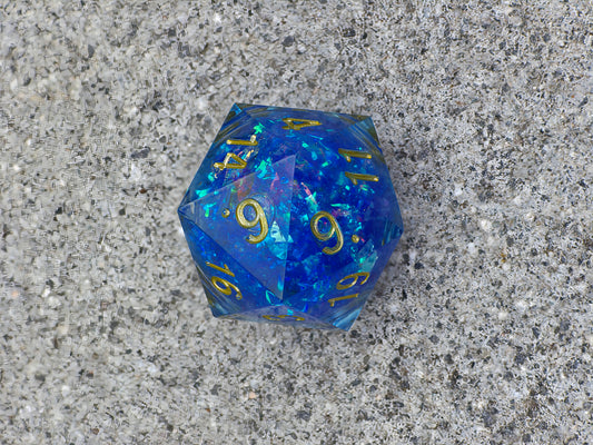 Chonk Polyedrischer D20 Würfel 35 mm – Liquid Core Blau mit goldenem Schimmer – Inspiriert von Arcane – Resin Würfel für DnD & TTRPG