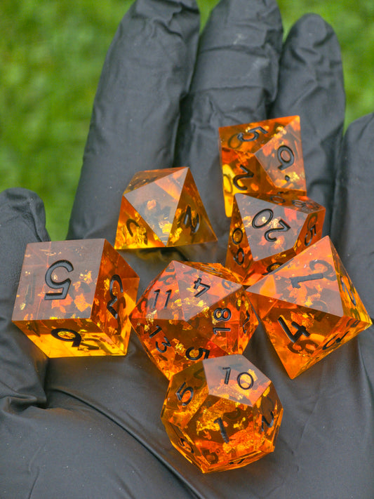 Polyedrisches DnD-Würfelset 7 Stück – Amber Bernstein Dice Set | Handgemachte Resin Würfel in Gold Orange Transparent | TTRPG DnD Pathfinder